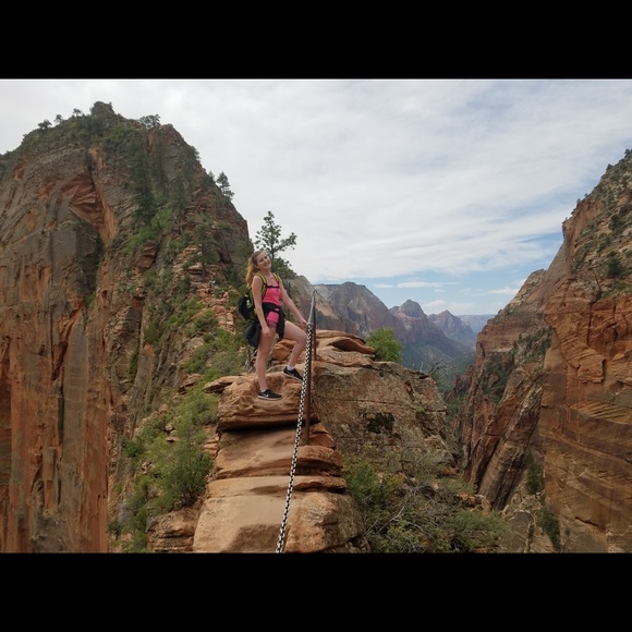 Meet your Posher, taylor ๐๐ผโโ๏ธ - Picture 3 of 6